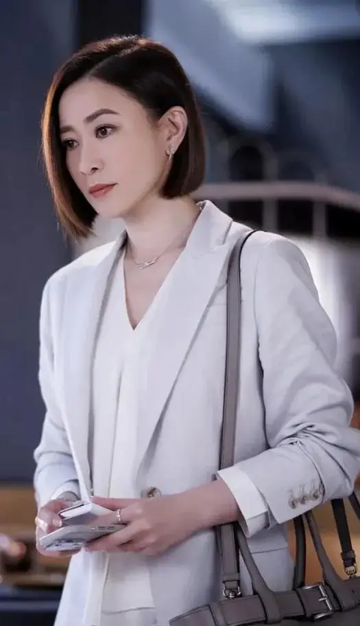 大牌格子连衣裙搭外搭__珠宝颁奖仪式主持词