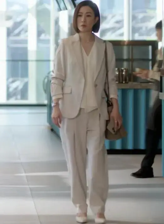 珠宝颁奖仪式主持词__大牌格子连衣裙搭外搭