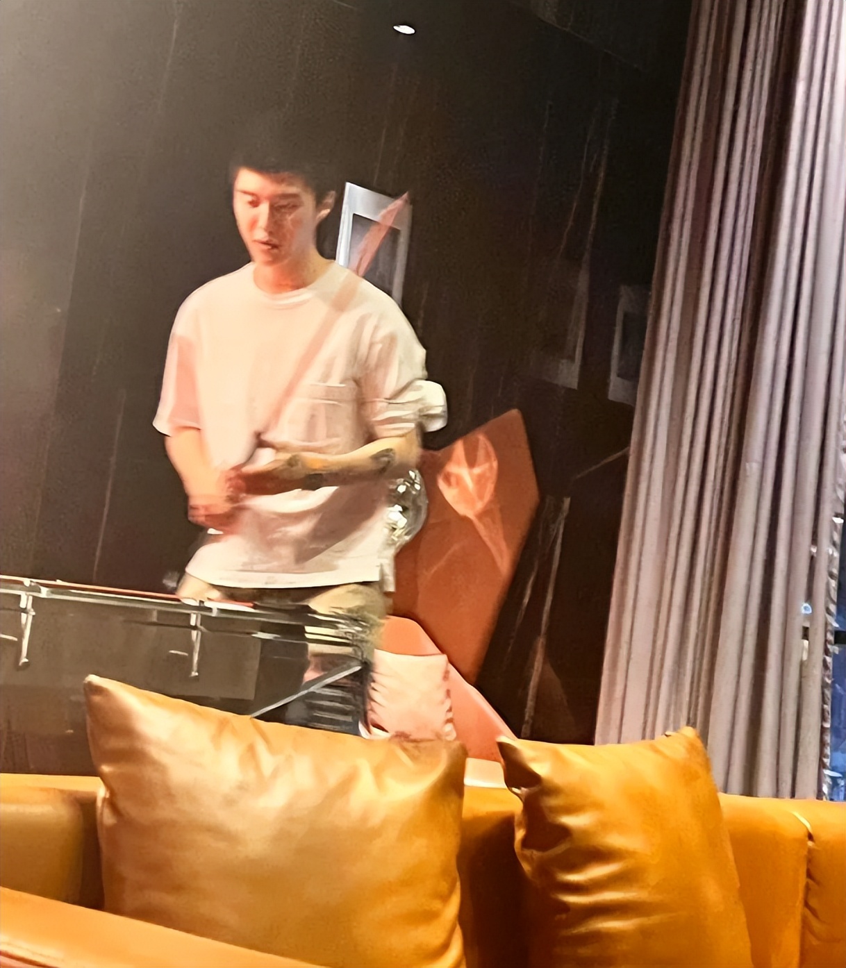 失控！司晓迪被曝猛料，撕开内娱遮羞布，16位男顶流彻底凉了？__失控！司晓迪被曝猛料，撕开内娱遮羞布，16位男顶流彻底凉了？