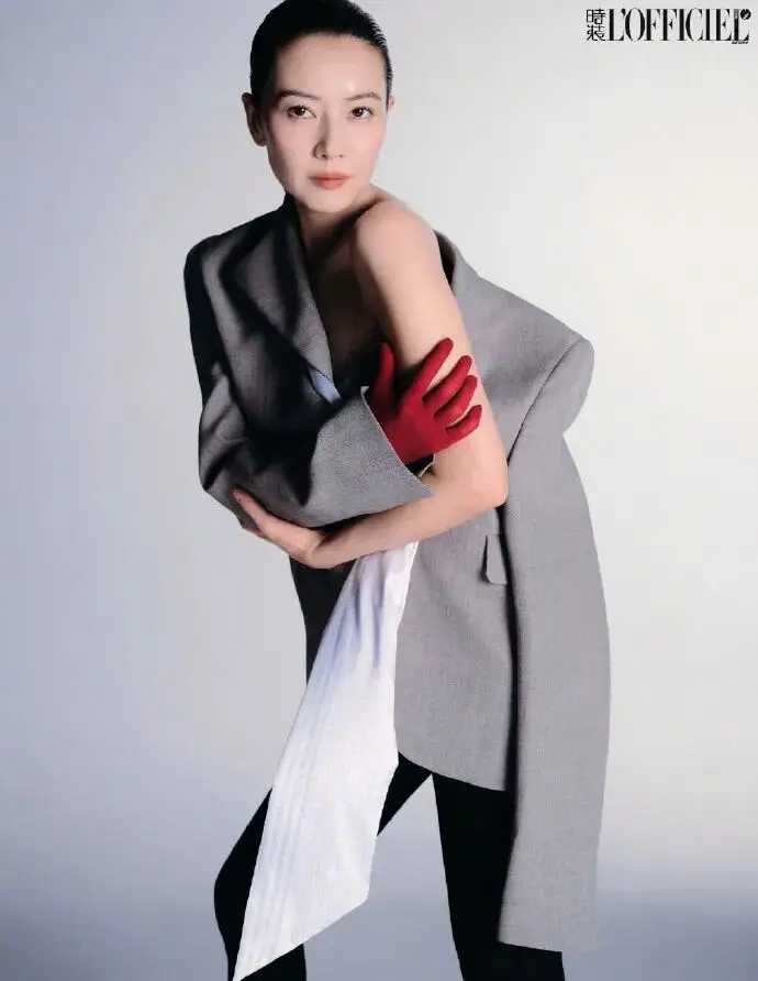 高圆圆开年封封神!大光明盘发,40 + 优雅戳心巴!_高圆圆开年封封神!大光明盘发,40 + 优雅戳心巴!_