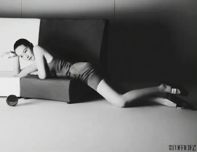 高圆圆开年封封神!大光明盘发,40 + 优雅戳心巴!__高圆圆开年封封神!大光明盘发,40 + 优雅戳心巴!