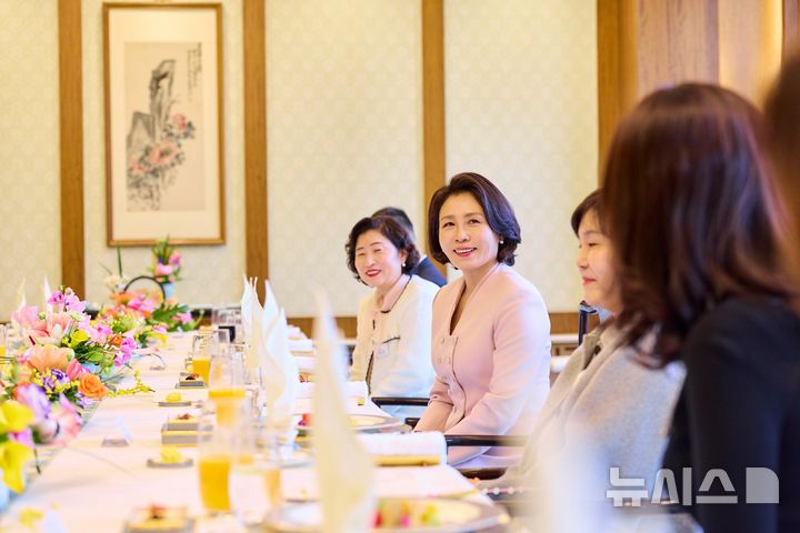 上海夫妇现状_上海夫妇照片_