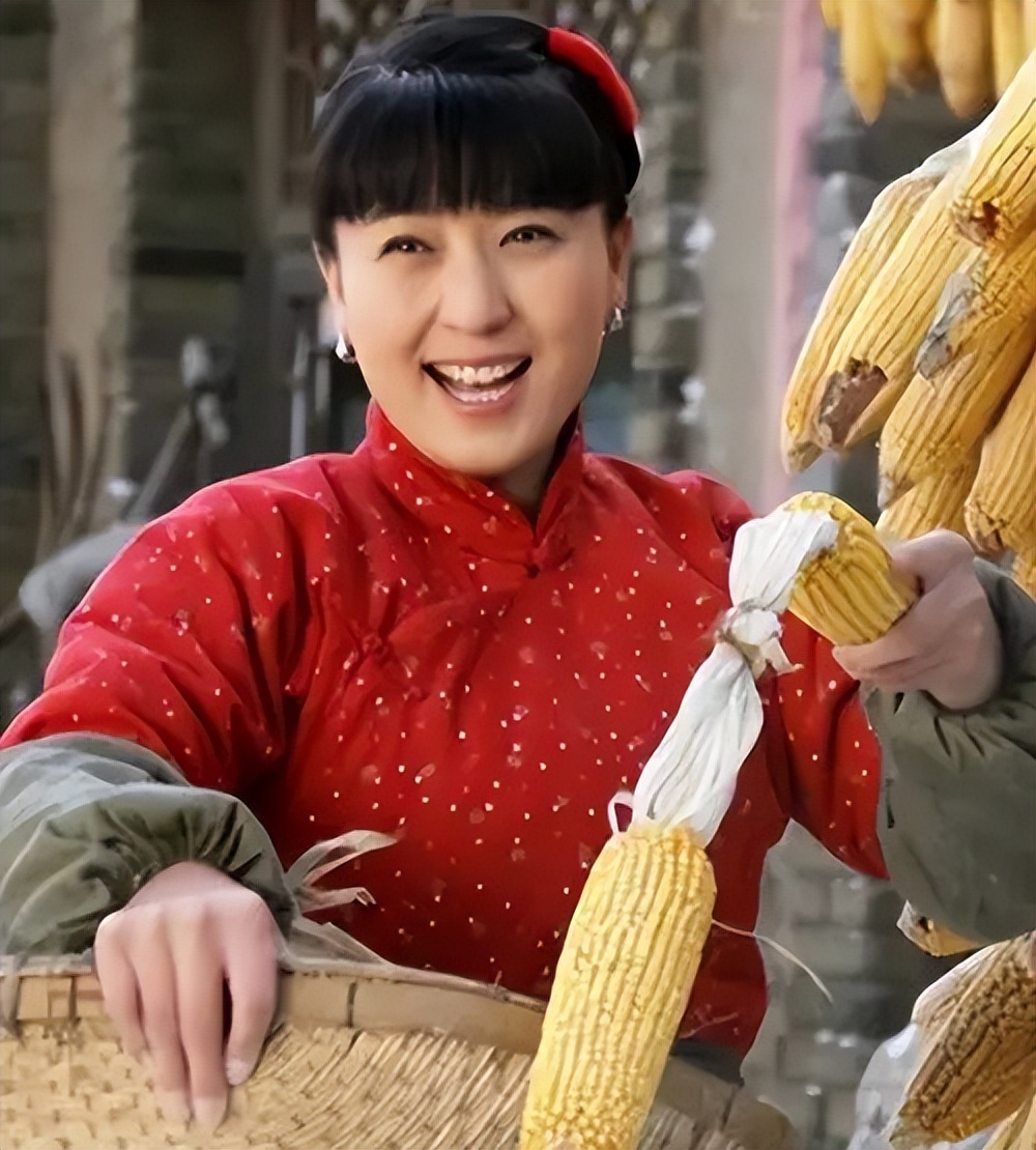 闫学晶“哭穷”，为什么会让普通人如此愤怒？__闫学晶“哭穷”，为什么会让普通人如此愤怒？