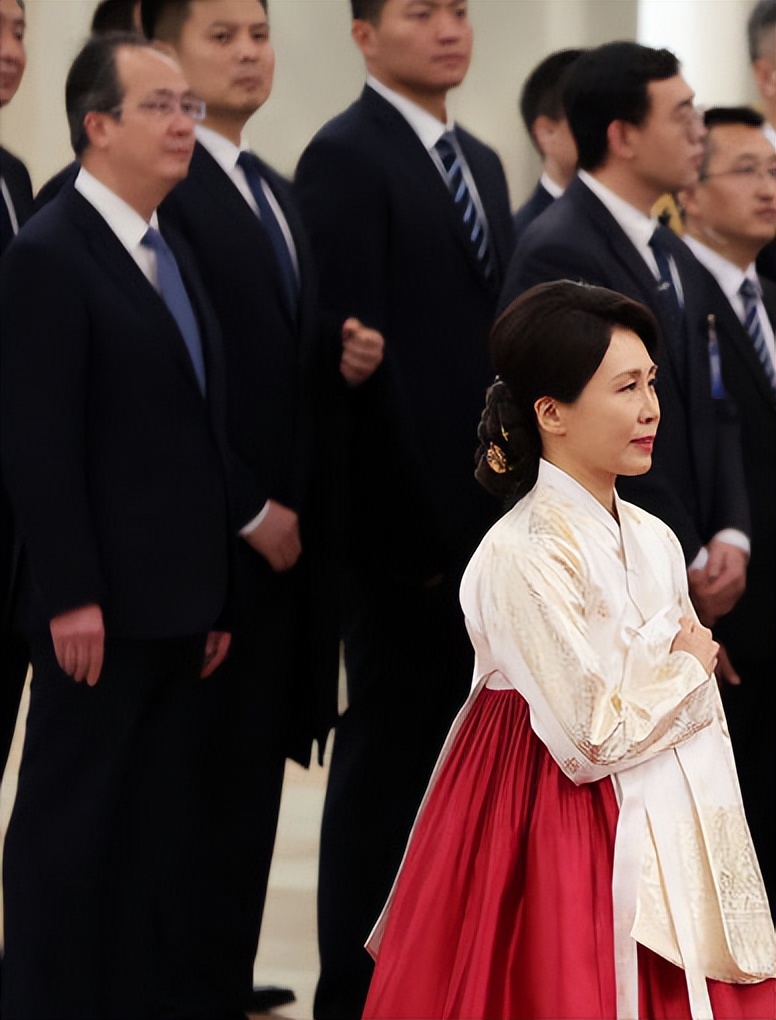 _出席投产仪式_董事长出席助学仪式