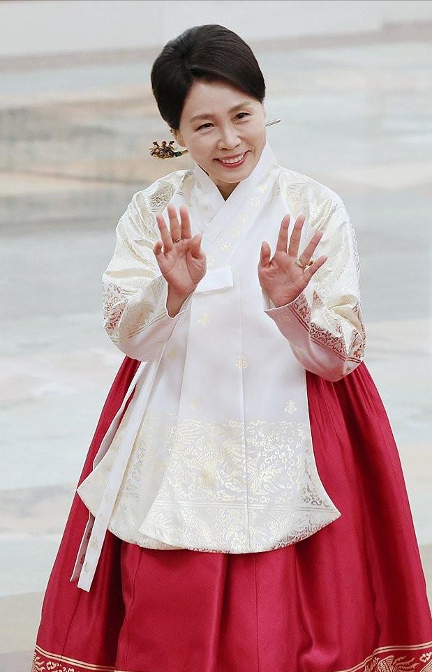 董事长出席助学仪式__出席投产仪式