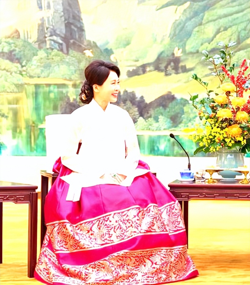 董事长出席助学仪式_出席投产仪式_