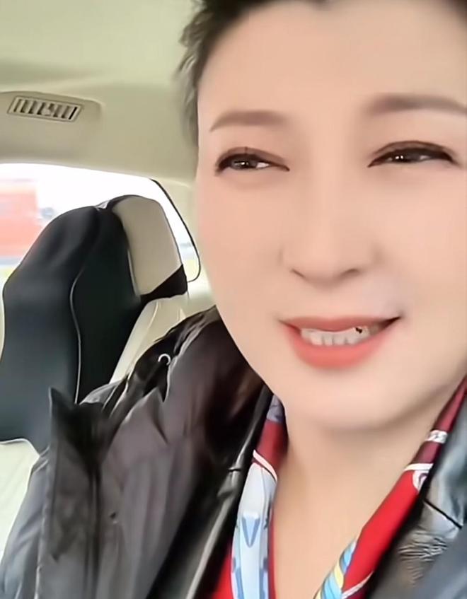 中戏否认闫学晶儿子读新疆班，曾参加全国统一考试，网传消息不实__中戏否认闫学晶儿子读新疆班，曾参加全国统一考试，网传消息不实