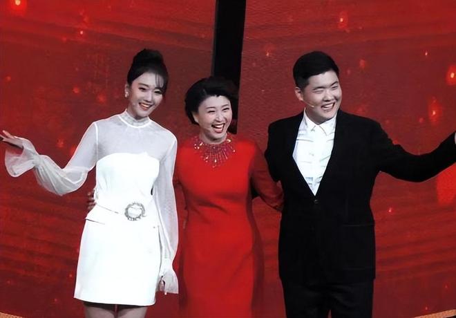 闫学晶被多个品牌解约，儿子林傲霏“新疆班”的学历也被调查_闫学晶被多个品牌解约，儿子林傲霏“新疆班”的学历也被调查_