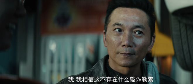 烂!58岁邹兆龙翻拍《怒火重案》,擦边卖肉制作粗糙,票房仅65万