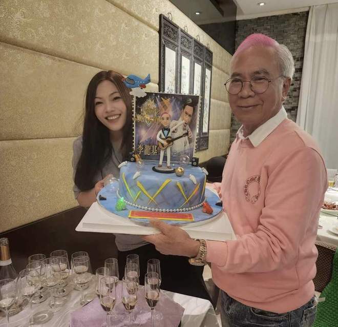 不再隐瞒！与小36岁未婚妻分手12天，75岁港星曝曾和女方一起被捕__不再隐瞒！与小36岁未婚妻分手12天，75岁港星曝曾和女方一起被捕