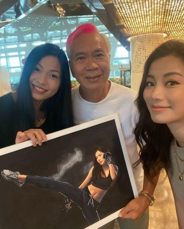 不再隐瞒！与小36岁未婚妻分手12天，75岁港星曝曾和女方一起被捕__不再隐瞒！与小36岁未婚妻分手12天，75岁港星曝曾和女方一起被捕