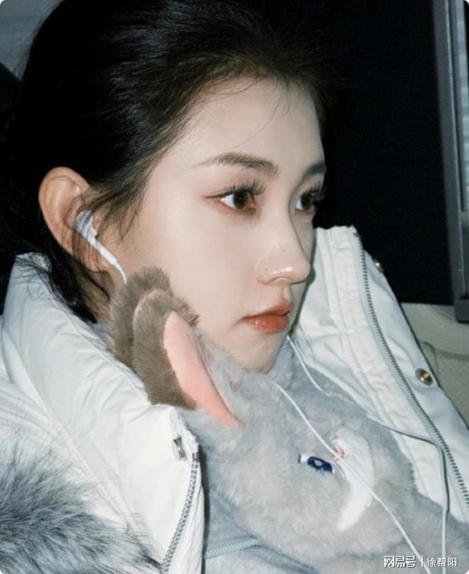 郭宇欣拿下央媒首部微短剧，短剧演员的“编制”，终于来了？__郭宇欣拿下央媒首部微短剧，短剧演员的“编制”，终于来了？