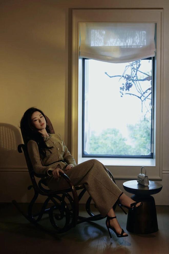 朱珠美上热搜的老钱风穿搭，太值得借鉴了！_朱珠美上热搜的老钱风穿搭，太值得借鉴了！_