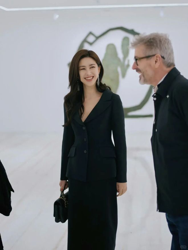 朱珠美上热搜的老钱风穿搭，太值得借鉴了！_朱珠美上热搜的老钱风穿搭，太值得借鉴了！_