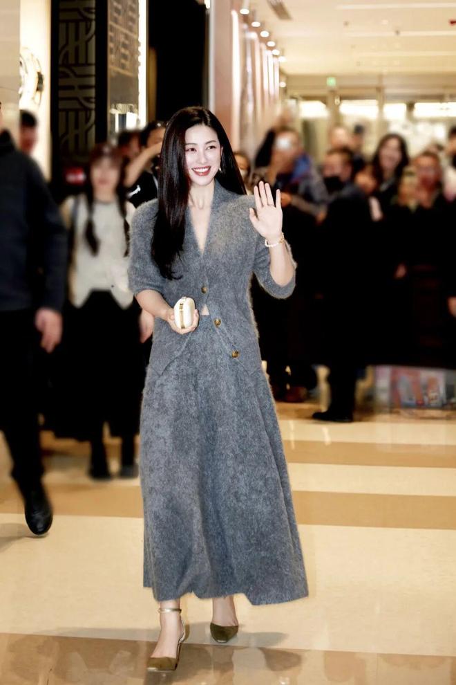 _朱珠美上热搜的老钱风穿搭，太值得借鉴了！_朱珠美上热搜的老钱风穿搭，太值得借鉴了！