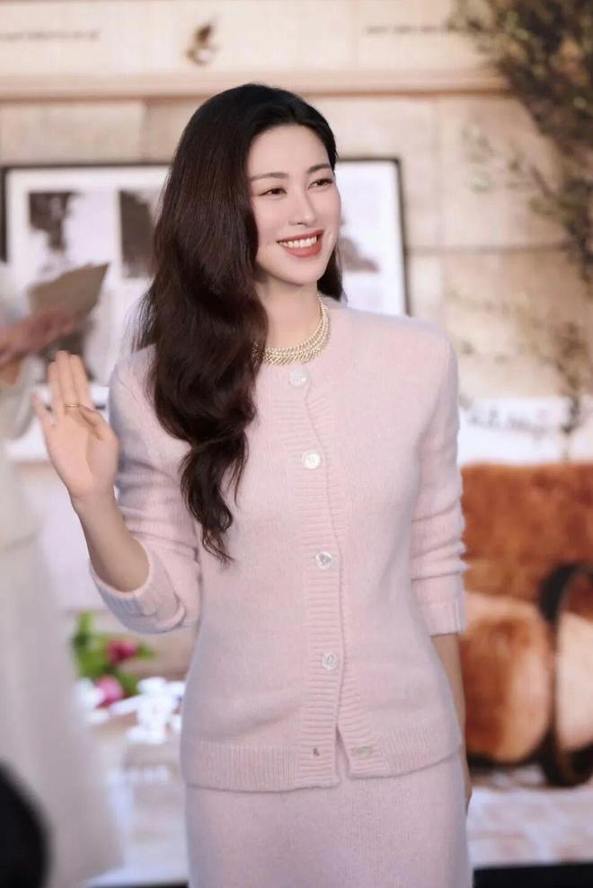 _朱珠美上热搜的老钱风穿搭，太值得借鉴了！_朱珠美上热搜的老钱风穿搭，太值得借鉴了！