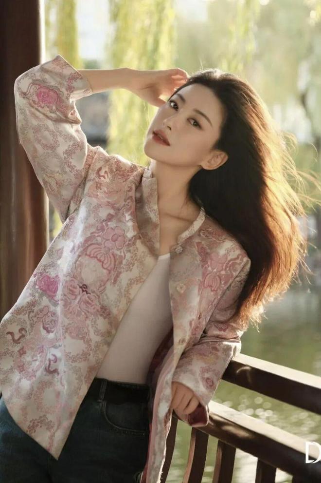 朱珠美上热搜的老钱风穿搭，太值得借鉴了！__朱珠美上热搜的老钱风穿搭，太值得借鉴了！