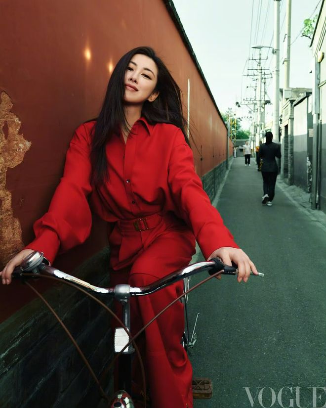 朱珠美上热搜的老钱风穿搭，太值得借鉴了！__朱珠美上热搜的老钱风穿搭，太值得借鉴了！