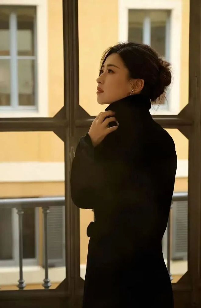 _朱珠美上热搜的老钱风穿搭，太值得借鉴了！_朱珠美上热搜的老钱风穿搭，太值得借鉴了！