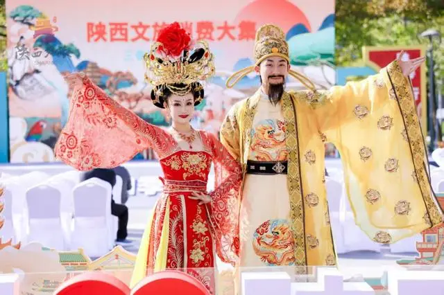 石膏板吊顶里面有声音_如何形容考验_