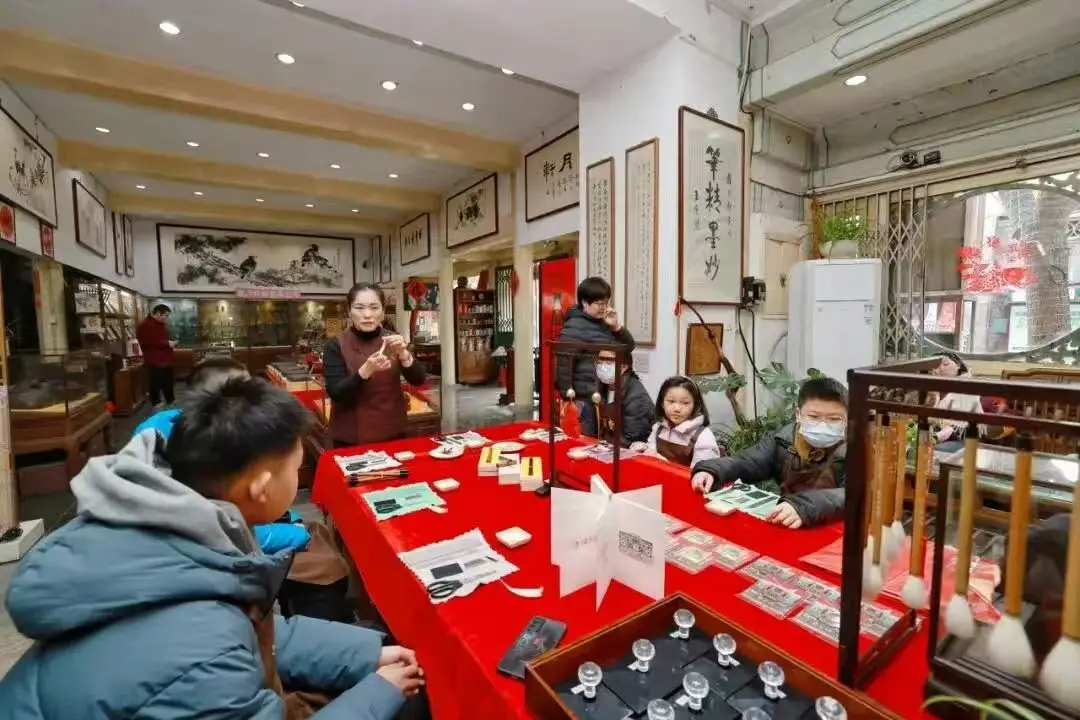 西城两会发布会｜西城区推出200余场文旅活动贺新春__西城两会发布会｜西城区推出200余场文旅活动贺新春