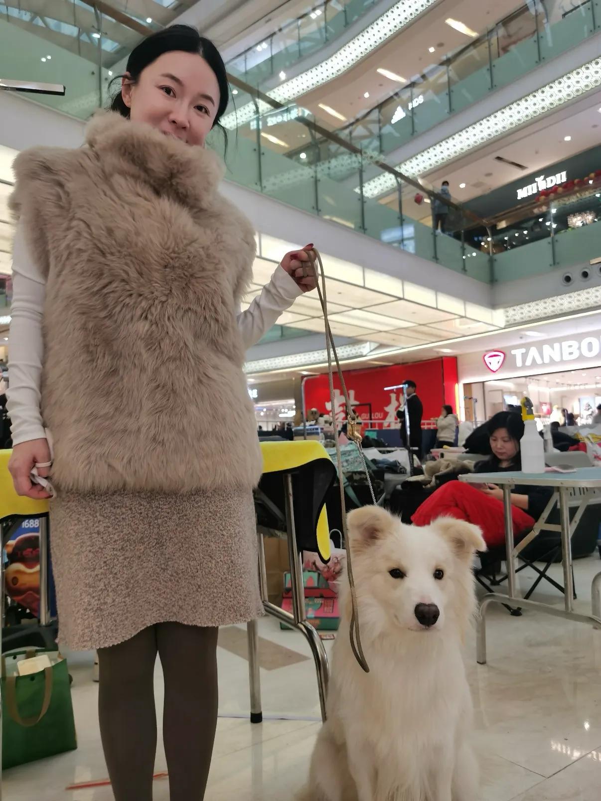 _皮草夫妇官网明星款_皮草夫妇街拍