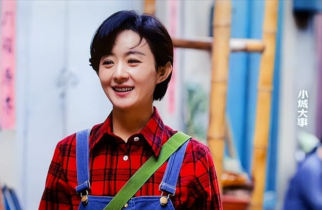 《小城大事》收视逆跌！赵丽颖朱媛媛神仙打架，辛柏青反应太催泪