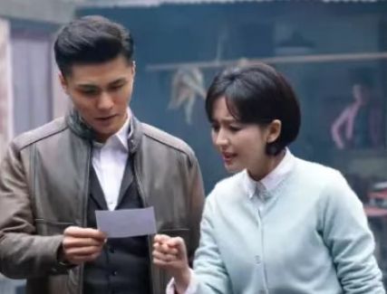 这部44集谍战太猛了！老戏骨坐镇，谍影重重一触即发，刚播就爆了__这部44集谍战太猛了！老戏骨坐镇，谍影重重一触即发，刚播就爆了