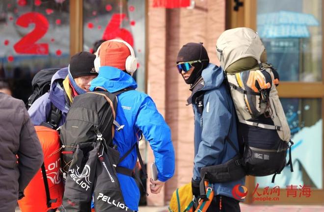 岗什卡雪山上__雪山卡不卡