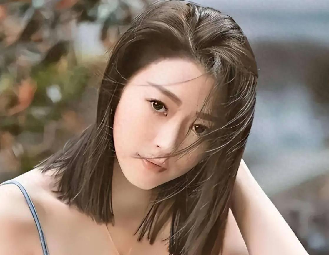 16岁已是人间尤物！4年换20个男人，找到老实人接盘后收心做人妻