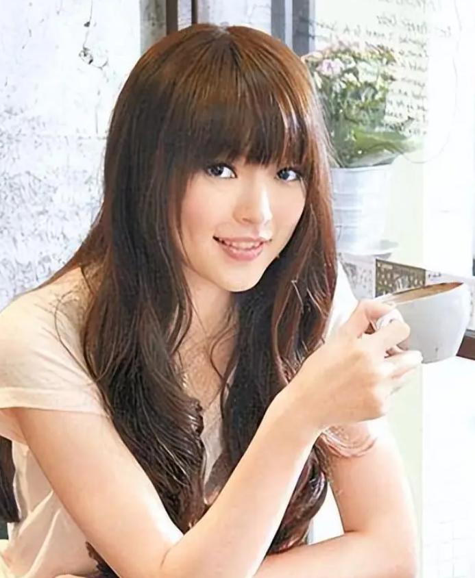 16岁已是人间尤物！4年换20个男人，找到老实人接盘后收心做人妻__16岁已是人间尤物！4年换20个男人，找到老实人接盘后收心做人妻