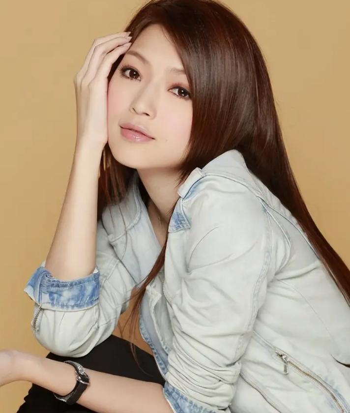 _16岁已是人间尤物！4年换20个男人，找到老实人接盘后收心做人妻_16岁已是人间尤物！4年换20个男人，找到老实人接盘后收心做人妻