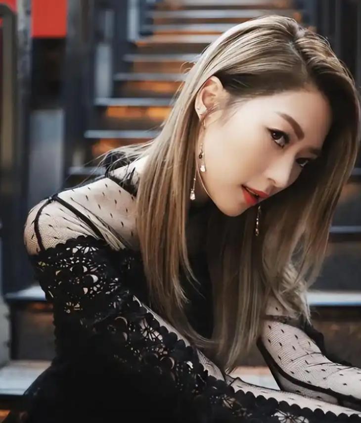 16岁已是人间尤物！4年换20个男人，找到老实人接盘后收心做人妻__16岁已是人间尤物！4年换20个男人，找到老实人接盘后收心做人妻