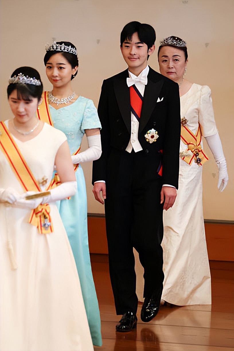 _皇室裙子_皇室连衣裙