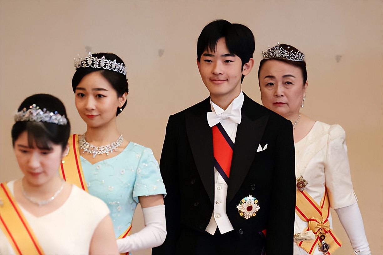 皇室裙子_皇室连衣裙_