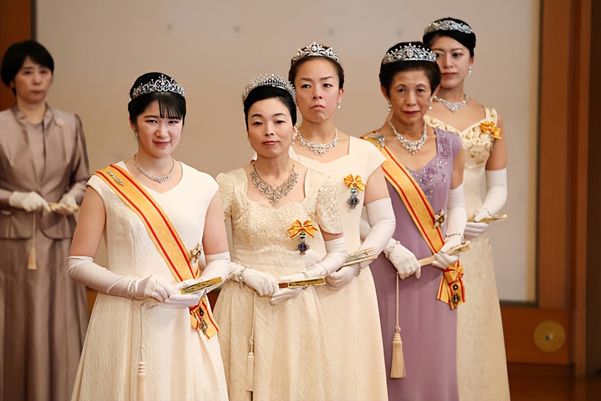 皇室连衣裙_皇室裙子_