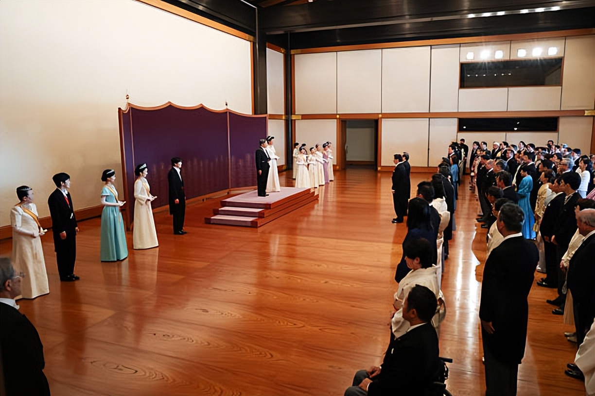 皇室裙子_皇室连衣裙_