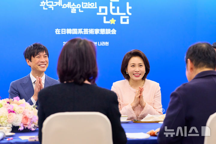 韩国第一夫人访问日本秀厨艺！戴上围裙亲自做点心，李在明有福气_韩国第一夫人访问日本秀厨艺！戴上围裙亲自做点心，李在明有福气_