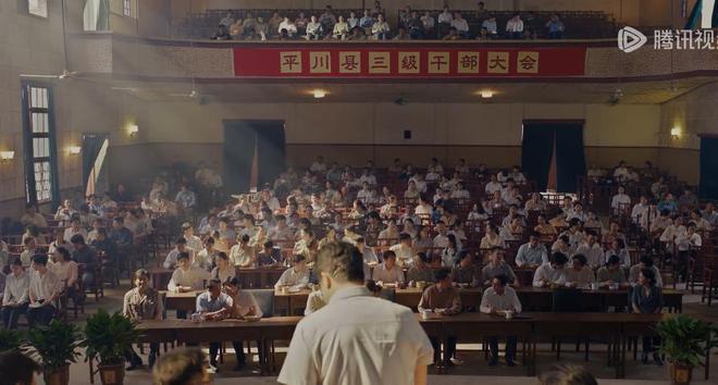 全程眼神空洞，拿腔作势，一人连累整部剧?《小城大事》还能追吗__全程眼神空洞，拿腔作势，一人连累整部剧?《小城大事》还能追吗