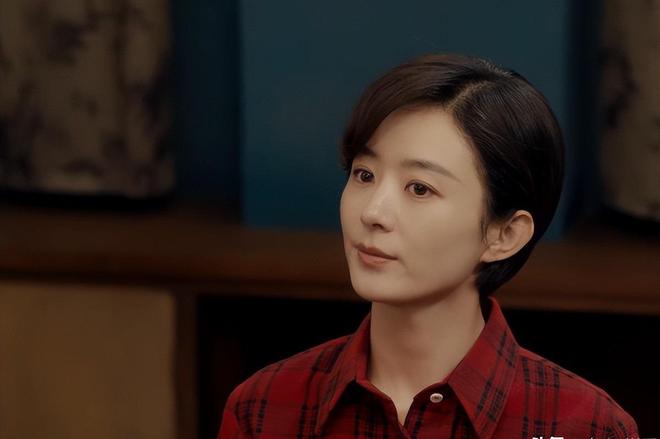 全程眼神空洞，拿腔作势，一人连累整部剧?《小城大事》还能追吗__全程眼神空洞，拿腔作势，一人连累整部剧?《小城大事》还能追吗