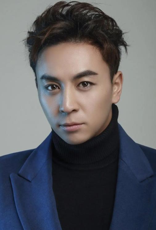 释小龙的爸爸名字_释小龙父亲身价_