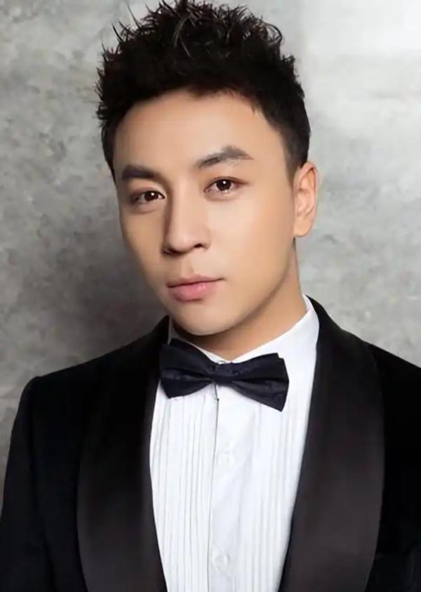 _释小龙父亲身价_释小龙的爸爸名字