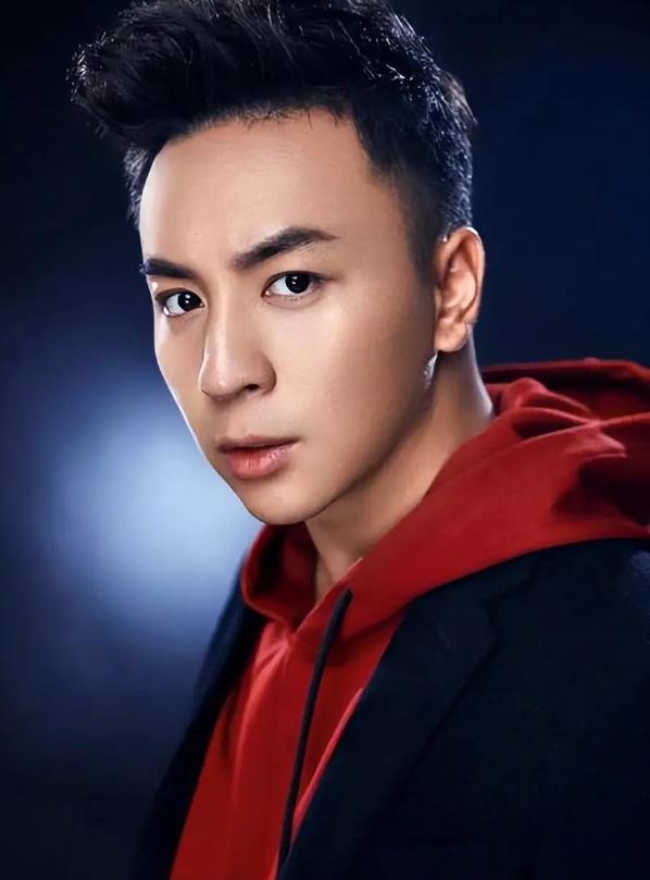 _释小龙的爸爸名字_释小龙父亲身价