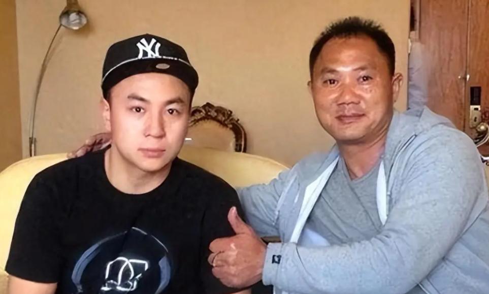 释小龙的爸爸名字_释小龙父亲身价_