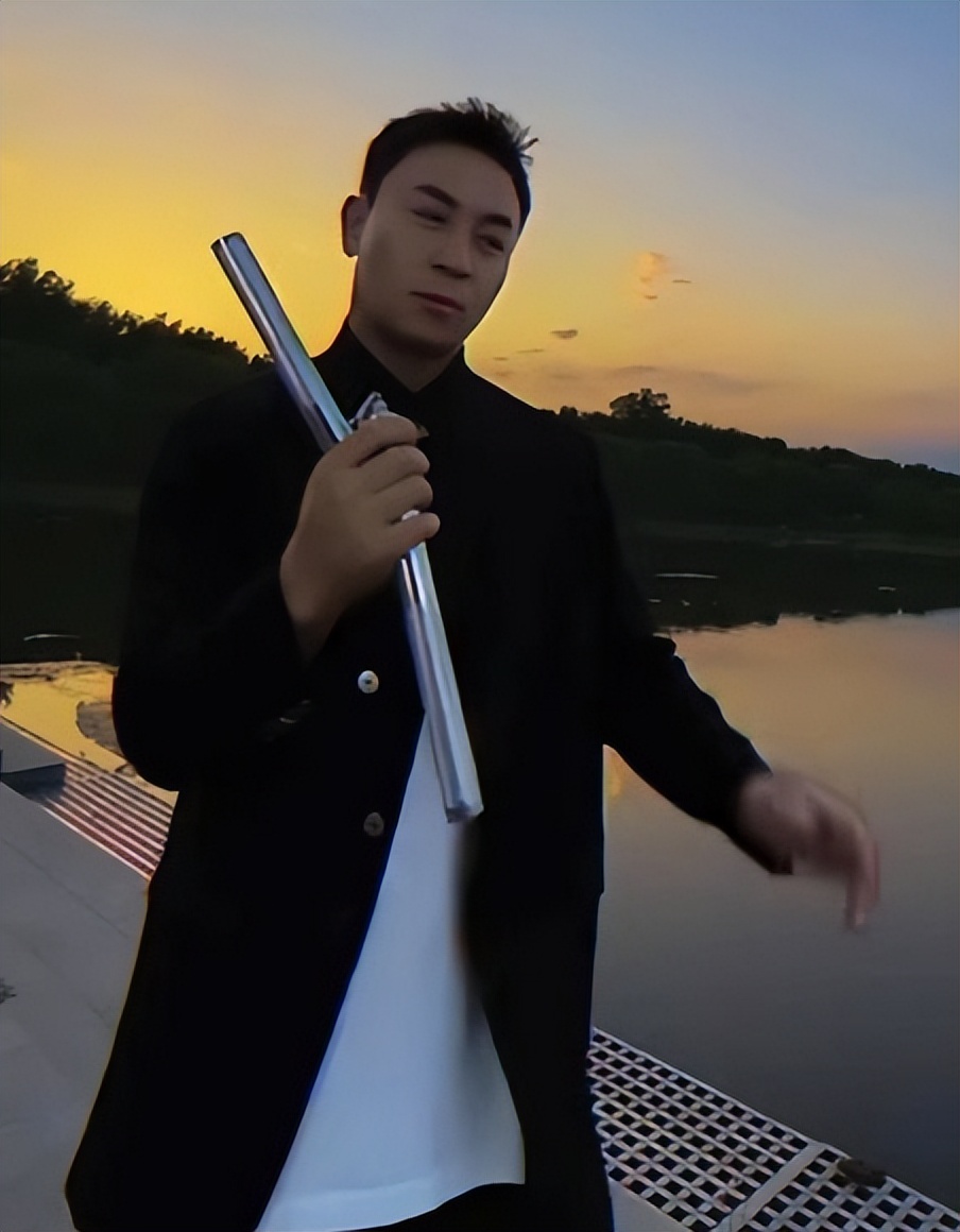 释小龙父亲身价_释小龙的爸爸名字_