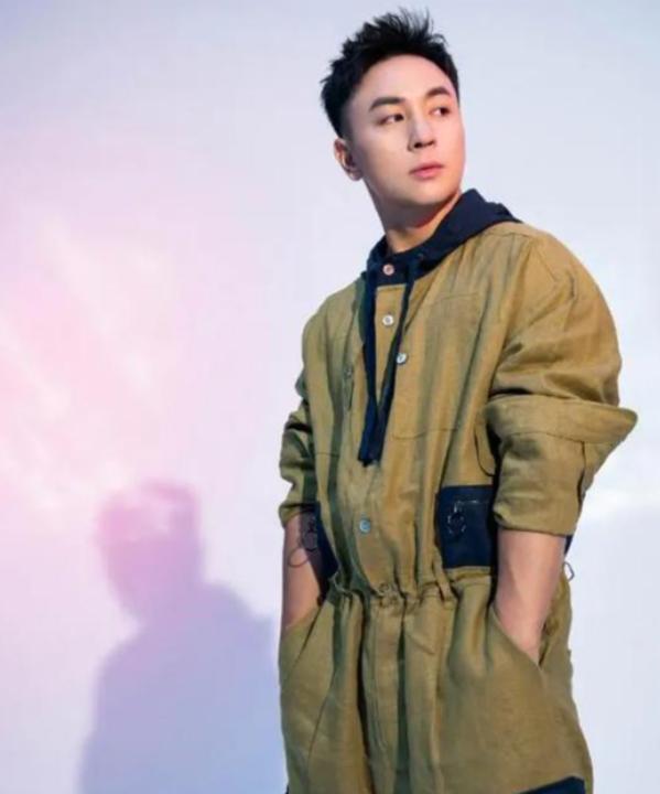 释小龙的爸爸名字__释小龙父亲身价