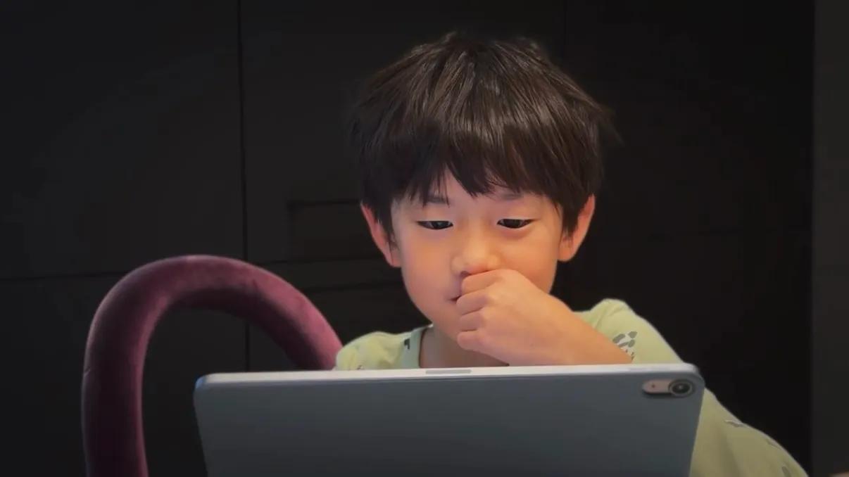 大s晒女儿吃奶嘴萌照_大s女儿漂亮还是小s女人漂亮_