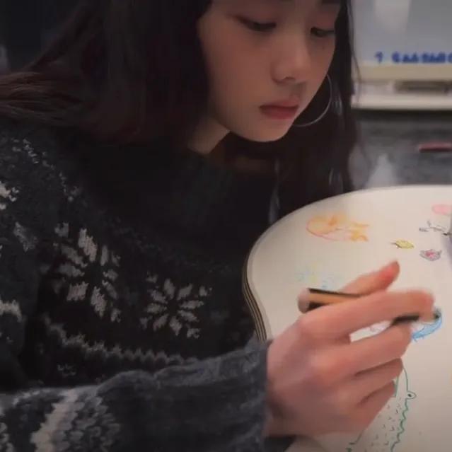 大s晒女儿吃奶嘴萌照_大s女儿漂亮还是小s女人漂亮_