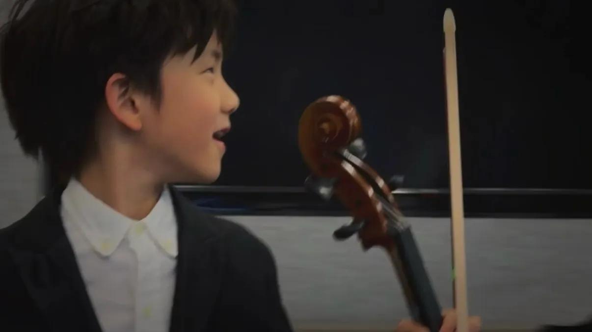 大s晒女儿吃奶嘴萌照__大s女儿漂亮还是小s女人漂亮