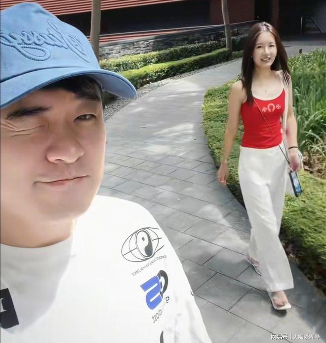 _陈赫去国外度假，俩女儿一个像爸一个像妈，41岁张子萱嘟嘴卖萌_陈赫去国外度假，俩女儿一个像爸一个像妈，41岁张子萱嘟嘴卖萌